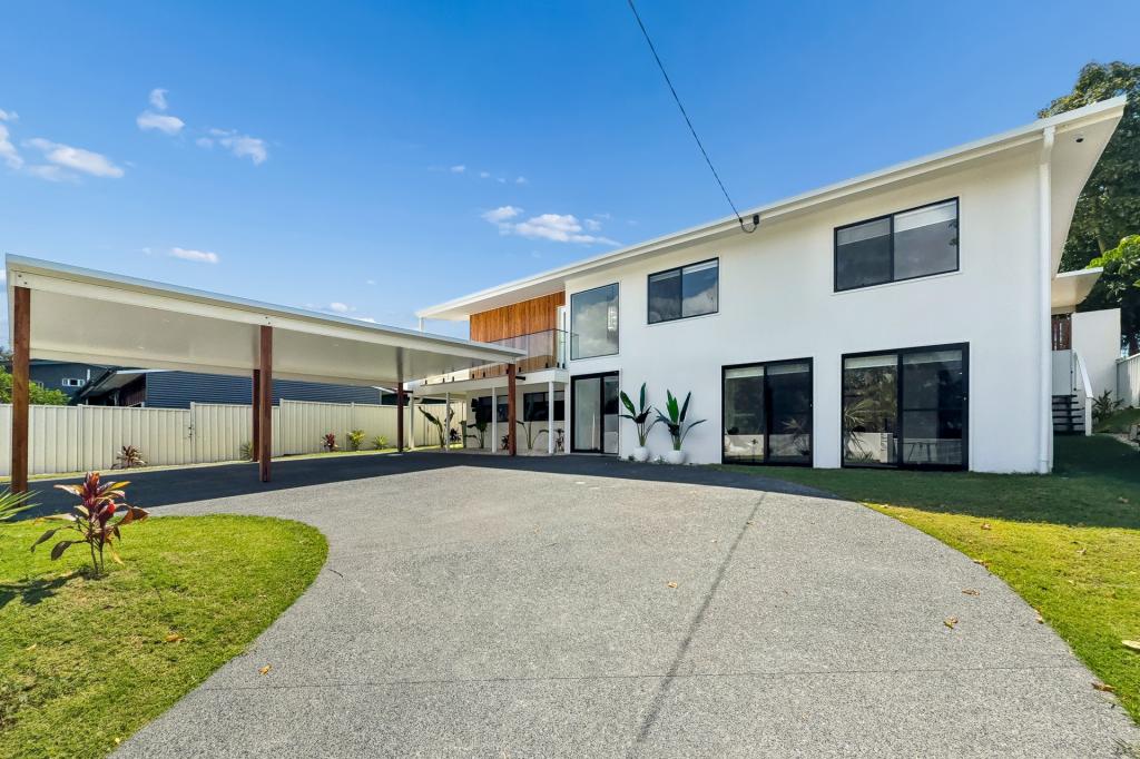 17 Rodlan Pde, Labrador, QLD 4215