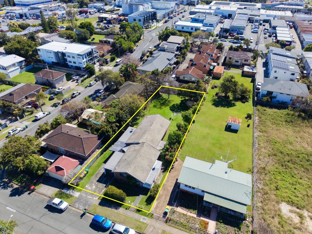 37 Blake St, Southport, QLD 4215