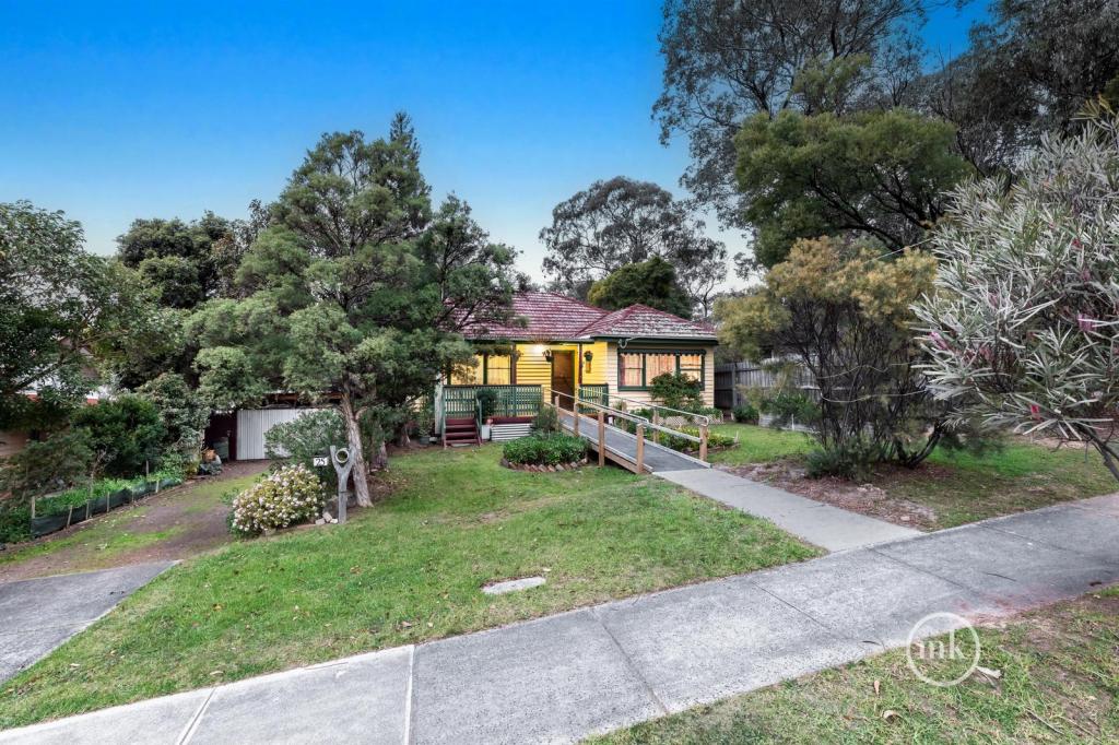 25 PINE AVE, BRIAR HILL, VIC 3088