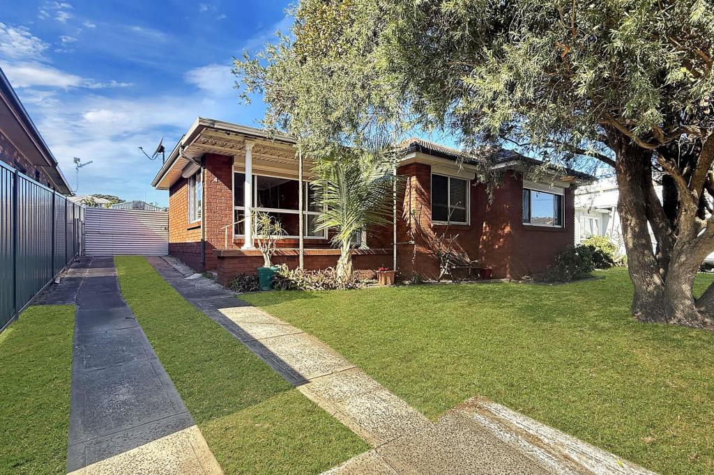 4 Lake Entrance Rd, Oak Flats, NSW 2529
