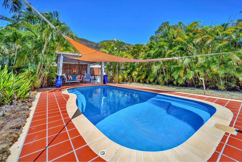 99 Gloucester Ave, Hideaway Bay, QLD 4800