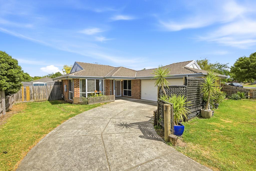 35 Bellevue Dr, Berwick, VIC 3806
