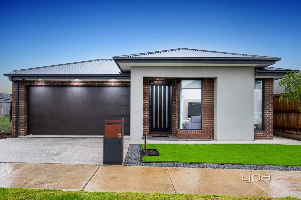 19 Papyrus Way, Rockbank, VIC 3335
