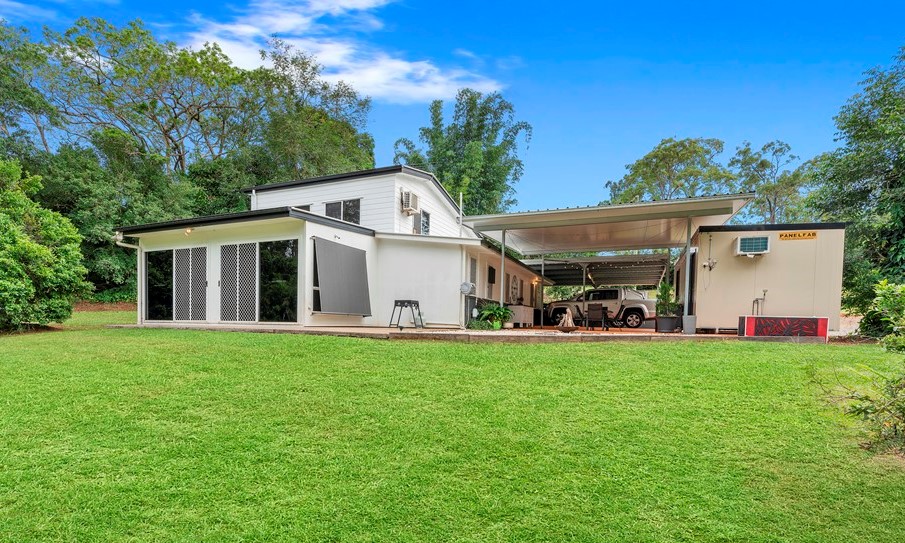 252 COONOWRIN RD, GLASS HOUSE MOUNTAINS, QLD 4518