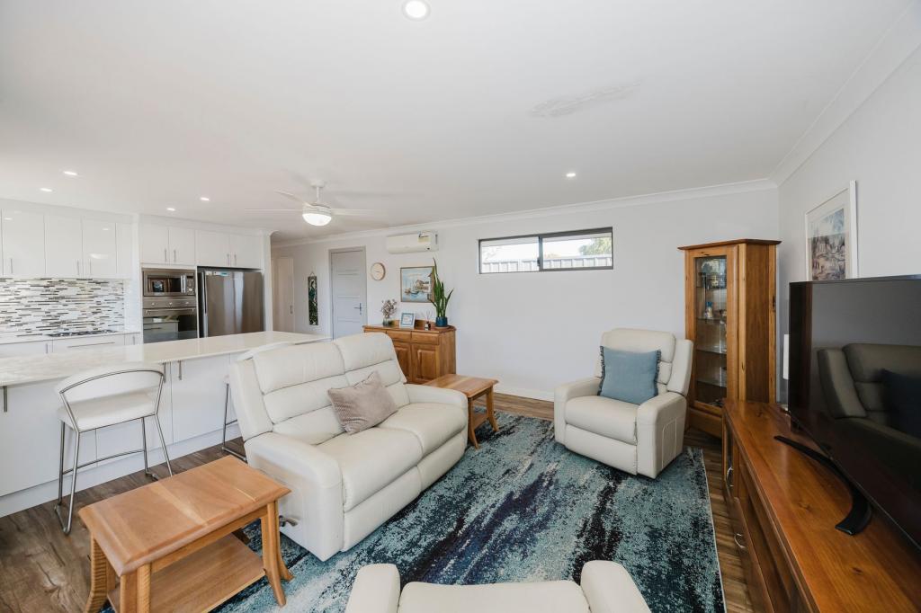 52 Fairway Cir, Connolly, WA 6027