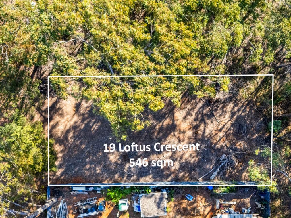 19 LOFTUS CRES, RUSSELL ISLAND, QLD 4184