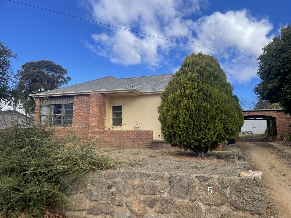 5 WALLA ST, COOMA, NSW 2630