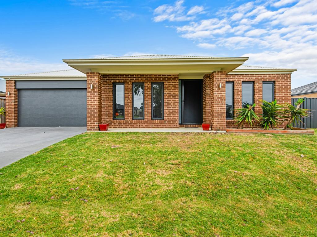 37 SHANNON BVD, BAIRNSDALE, VIC 3875