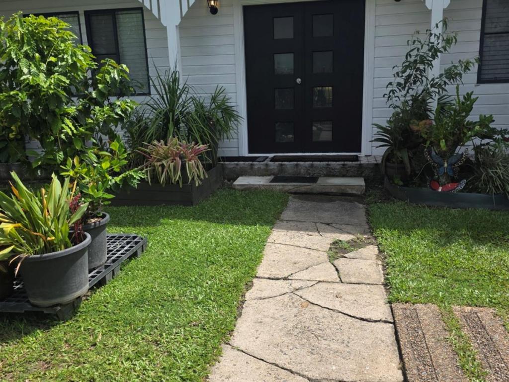 10 Barr St, Earlville, QLD 4870