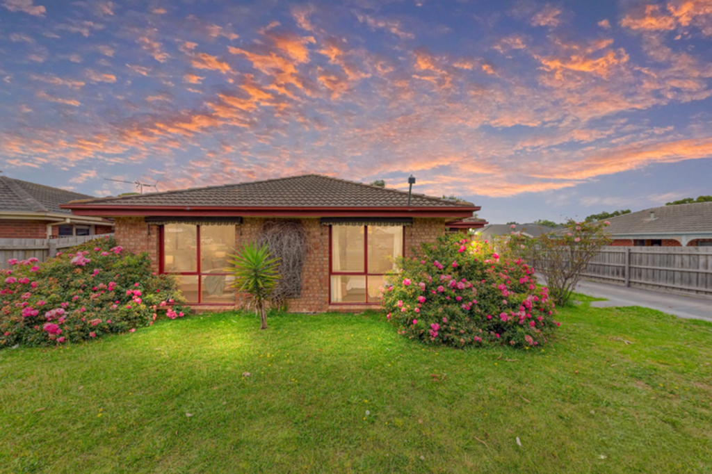64a Racecourse Rd, Pakenham, VIC 3810