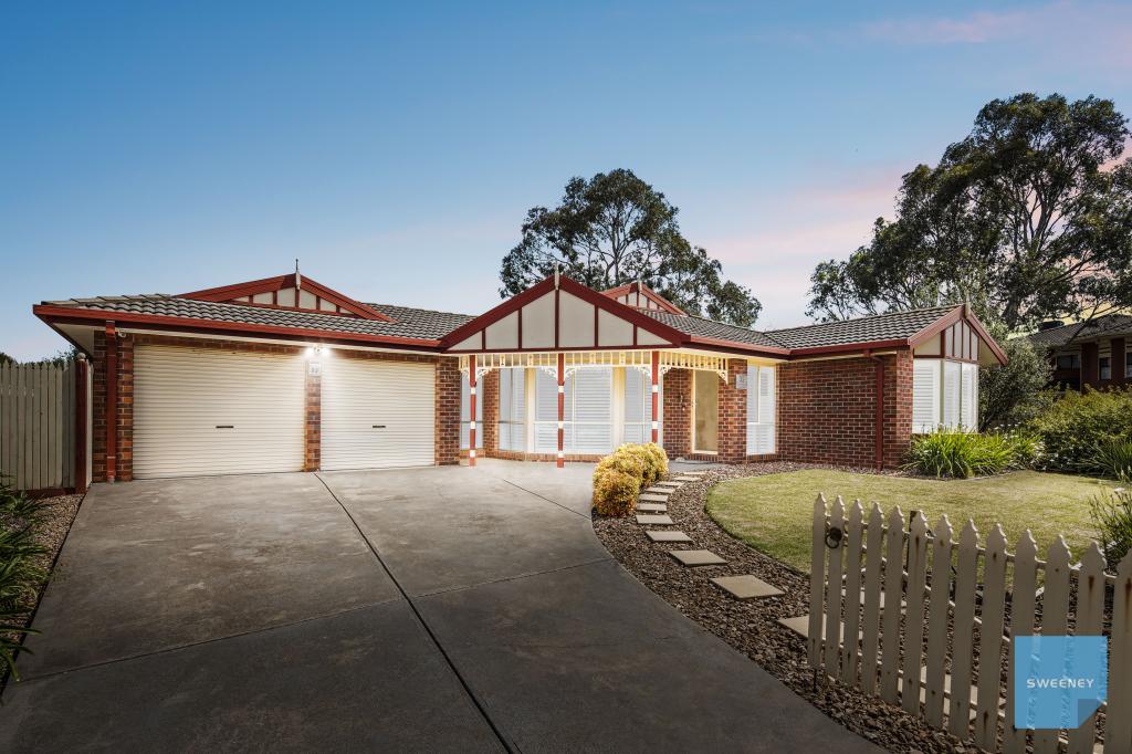 32 Northampton Cres, Caroline Springs, VIC 3023