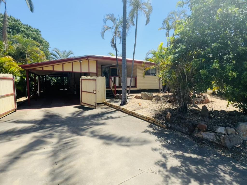 15 Rolfe St, Moranbah, QLD 4744