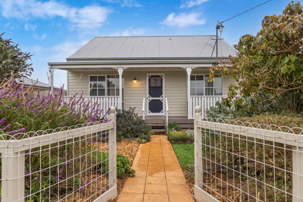 16 Black St, Koroit, VIC 3282