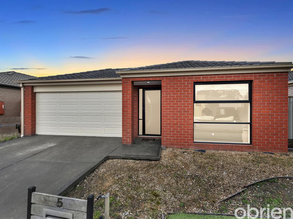 5 Albany Cres, Pakenham, VIC 3810