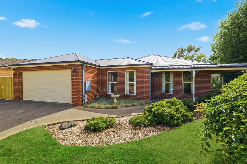 52 Robb Dr, Romsey, VIC 3434