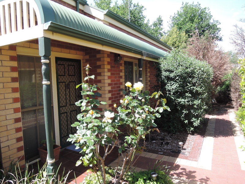 8/3 Hamilton St, Gisborne, VIC 3437