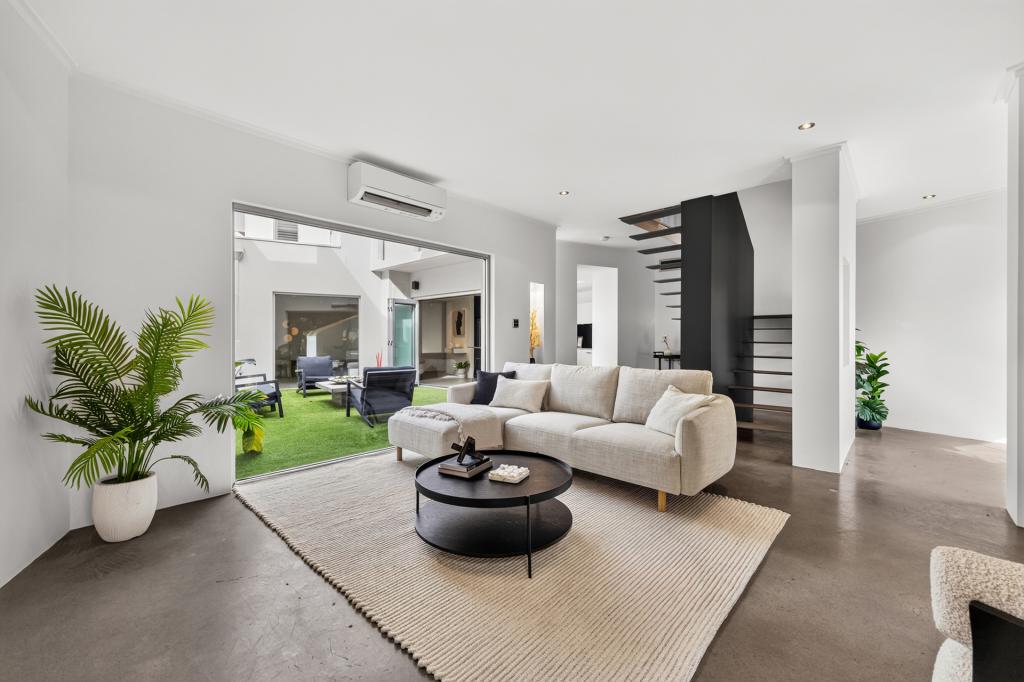 31 Tallow Tree Cres, Subiaco, WA 6008