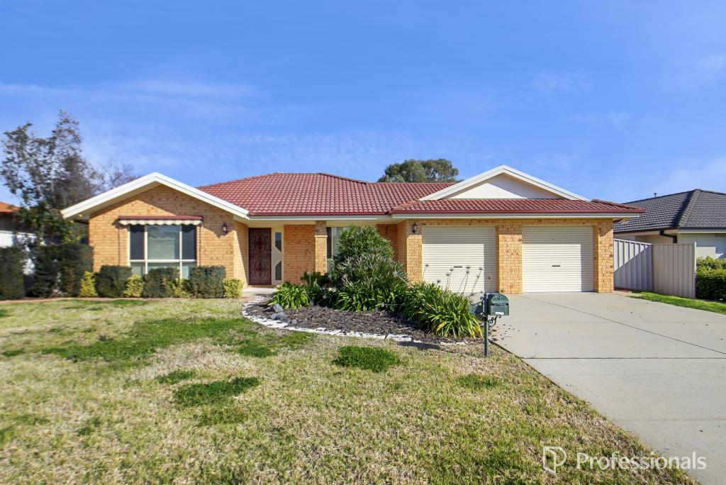 35 Womboin Cres, Glenfield Park, NSW 2650