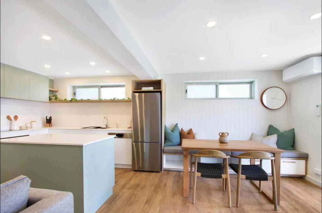 24 Little Lake Cres, Warilla, NSW 2528