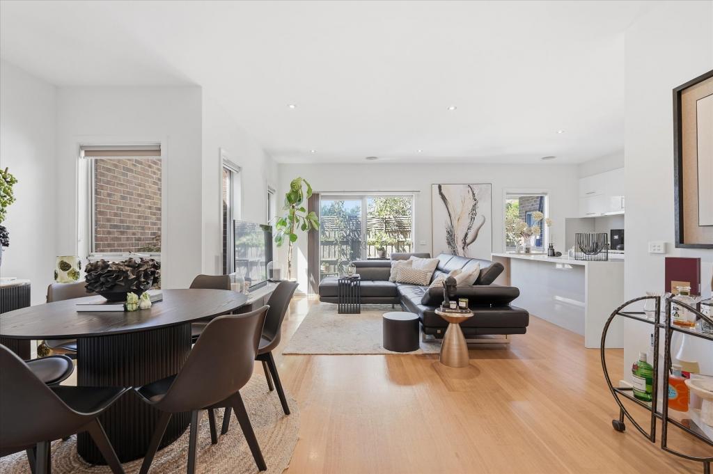 2/34 Linnet St, Altona, VIC 3018