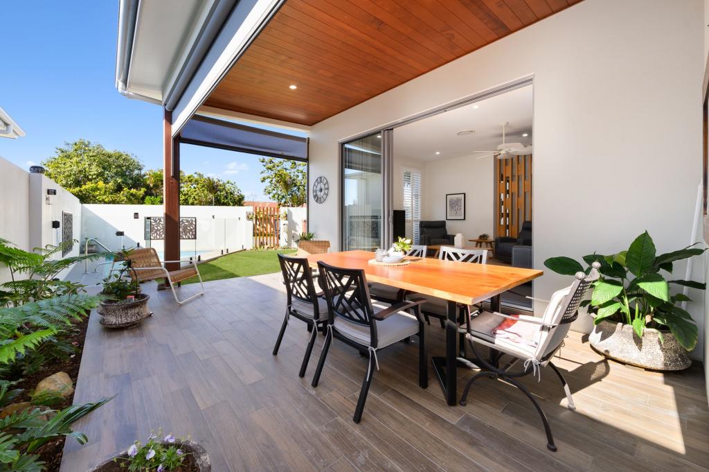 15A WEWAK AVE, RUNAWAY BAY, QLD 4216
