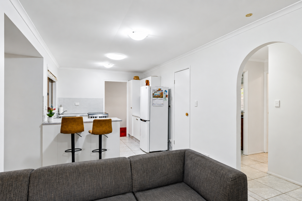 1/12 Avi Ct, Labrador, QLD 4215
