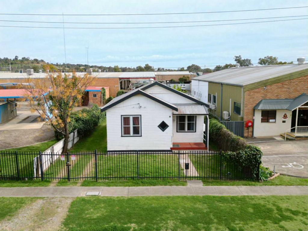 28 TEMPEST ST, GUNNEDAH, NSW 2380