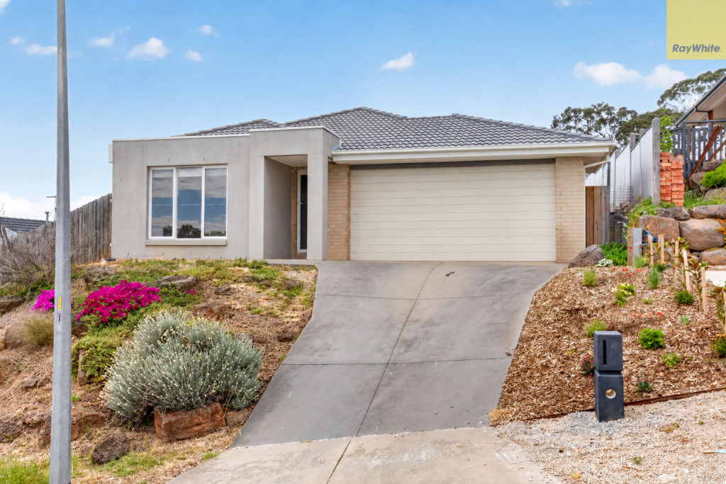 17 GABRIEL GR, DARLEY, VIC 3340