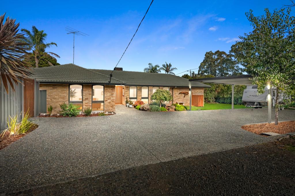 4 LAURIE ST, YARRAMBAT, VIC 3091