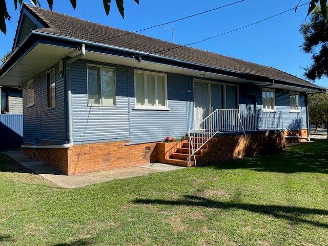 33 Scarborough Rd, Redcliffe, QLD 4020