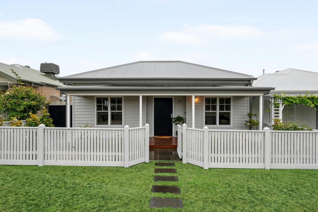 27 Collins Pde, Kyneton, VIC 3444