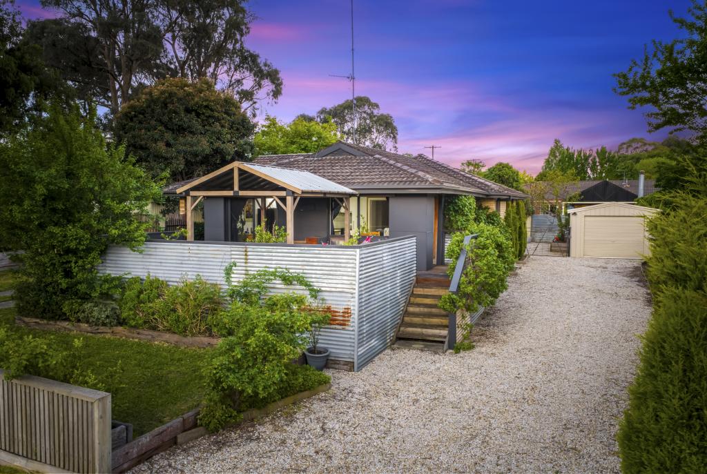 10 Ditchfield Rd, Brown Hill, VIC 3350