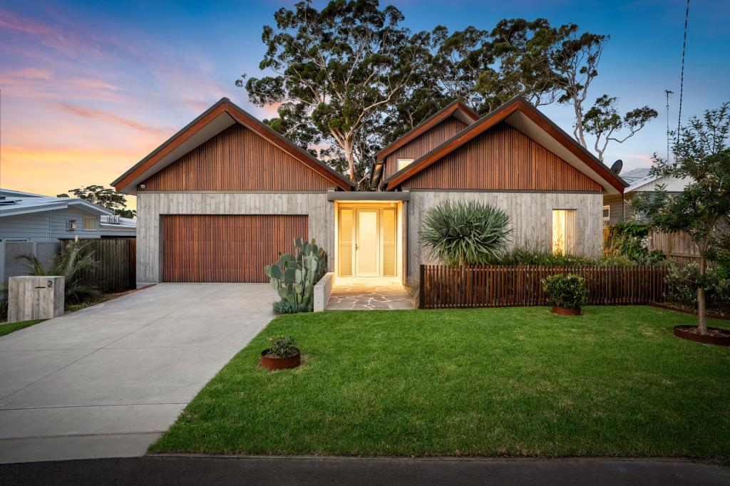 2 Patstone St, Bateau Bay, NSW 2261