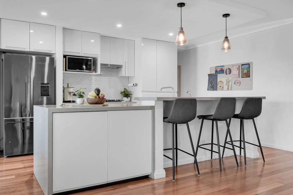 2 Hollins Bend, Madeley, WA 6065