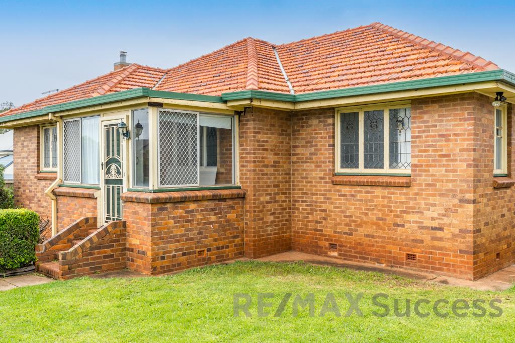 254 North St, Rockville, QLD 4350
