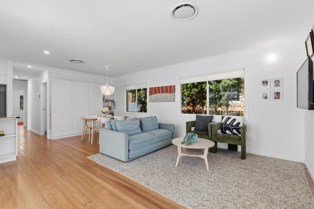 34 Newcastle St, Fairfield, QLD 4103