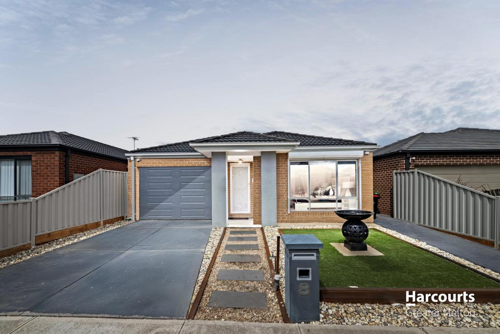 8 Bloom Ave, Kurunjang, VIC 3337