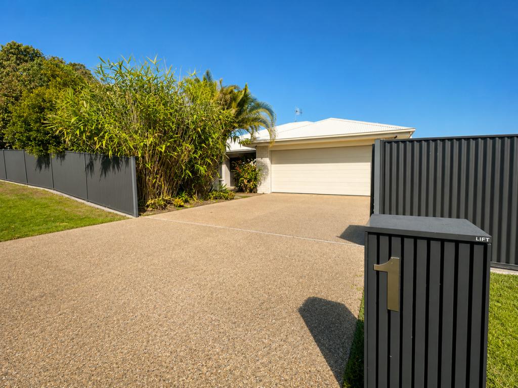 1 Bill Stocks Ct, Dundowran Beach, QLD 4655