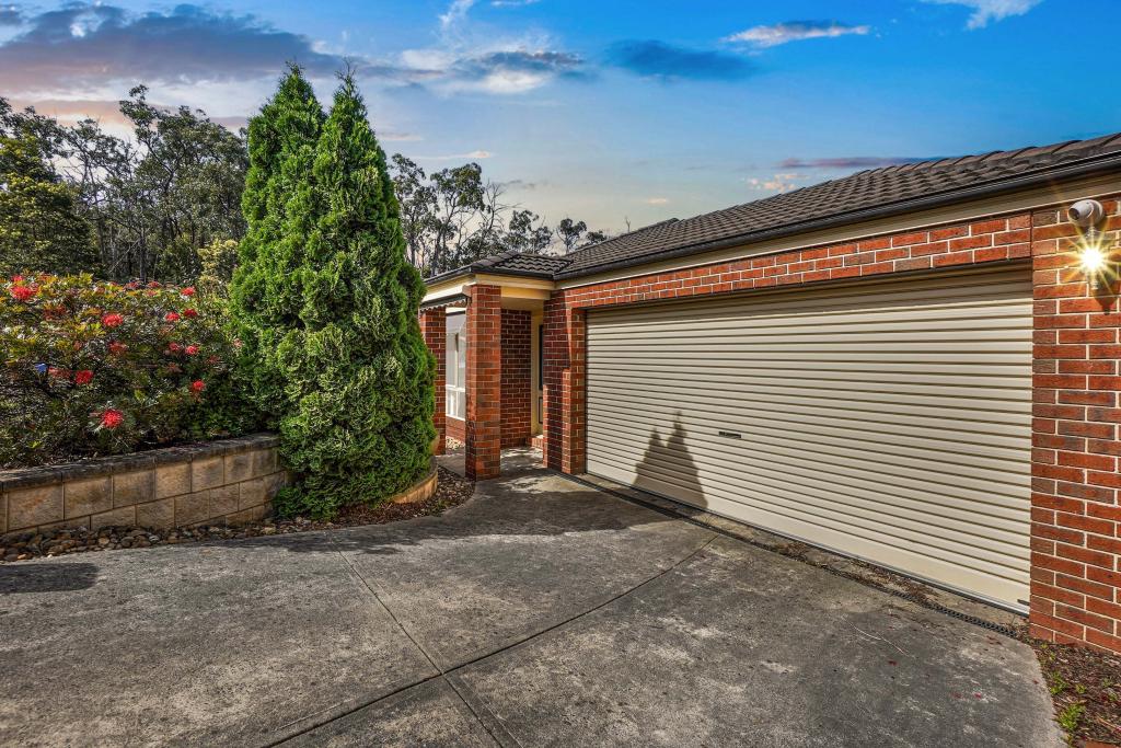 10 JOHNSONS PL, PAKENHAM, VIC 3810