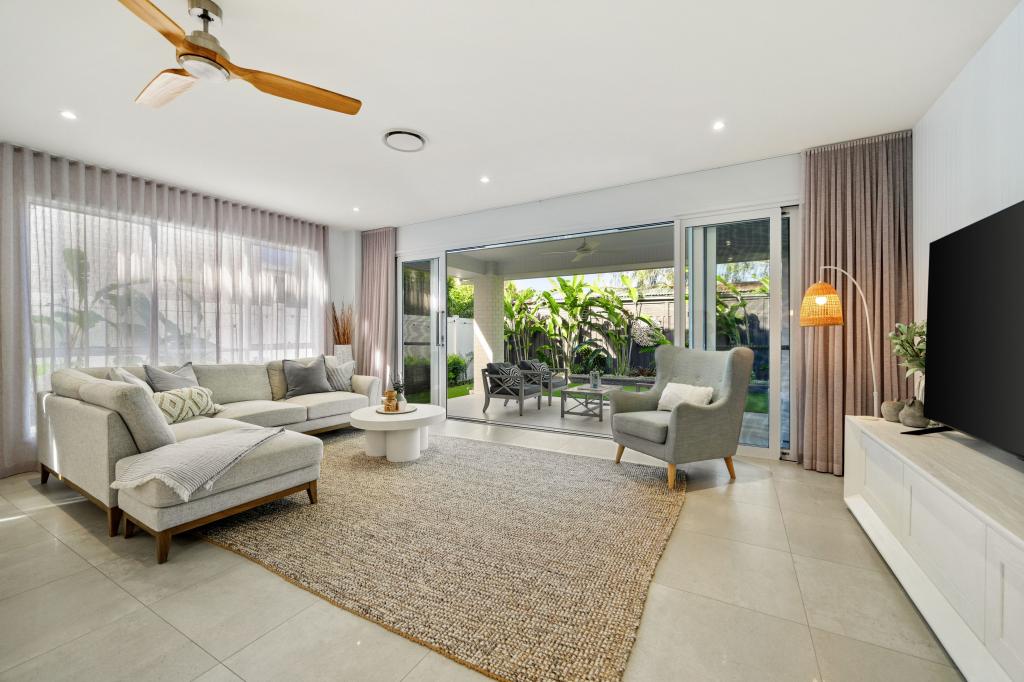 7B DOGGETT DR, MIAMI, QLD 4220