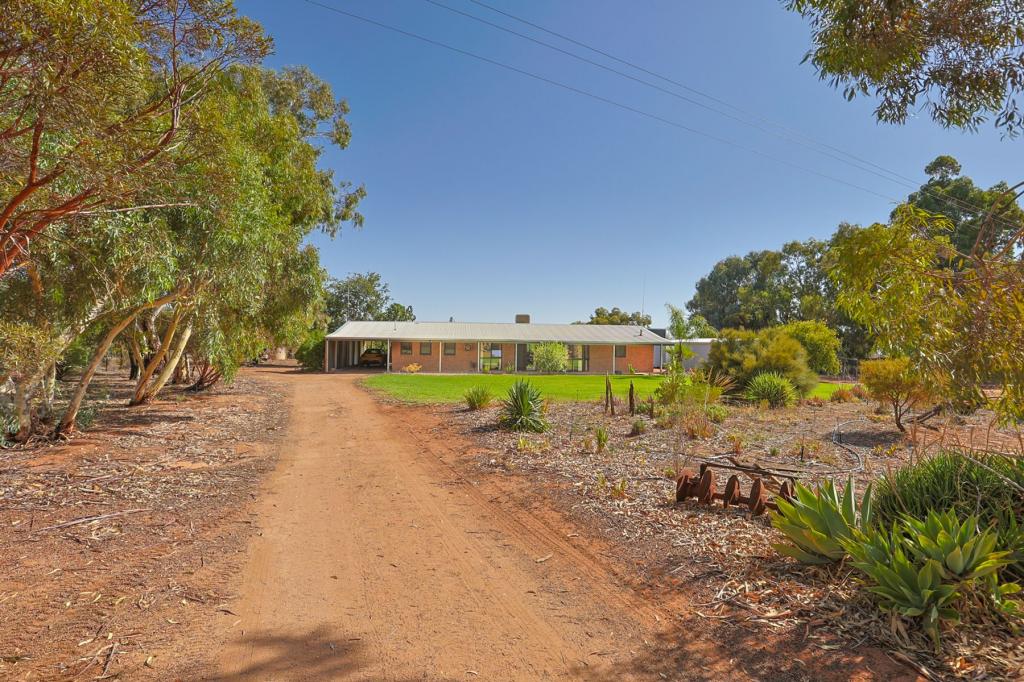 34 Sturt Hwy, Cullulleraine, VIC 3496