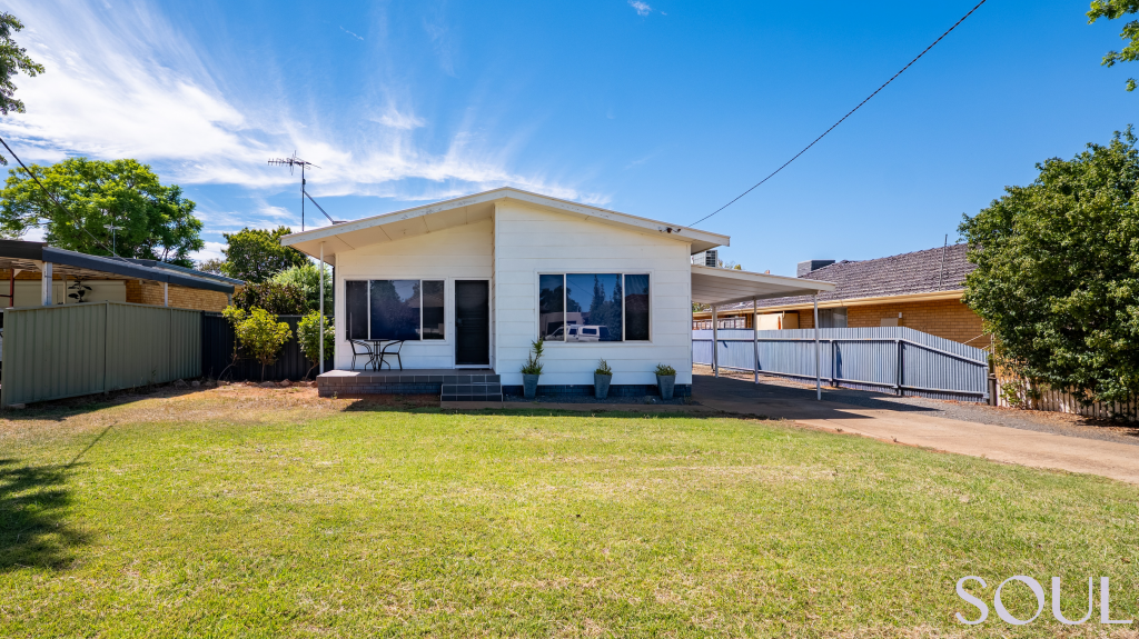 9 Ross Cres, Griffith, NSW 2680