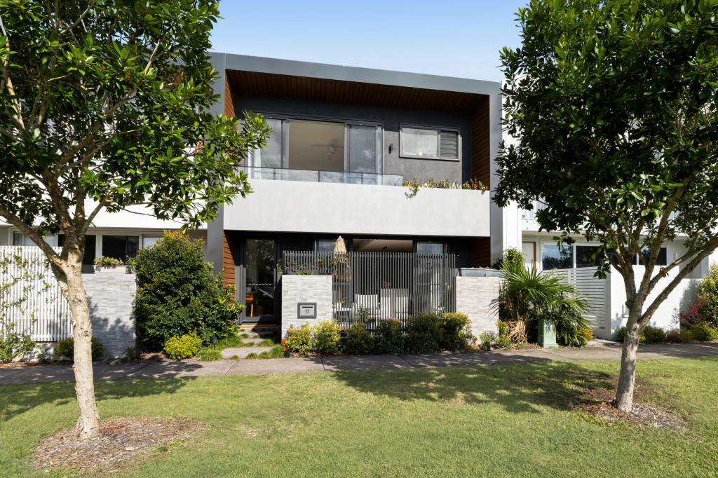 33 Somerton Dr, Maroochydore, QLD 4558