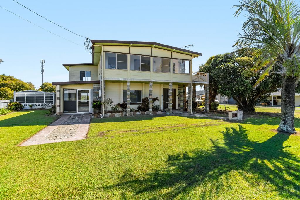 26 HONEYSUCKLE ST, BROOMS HEAD, NSW 2463
