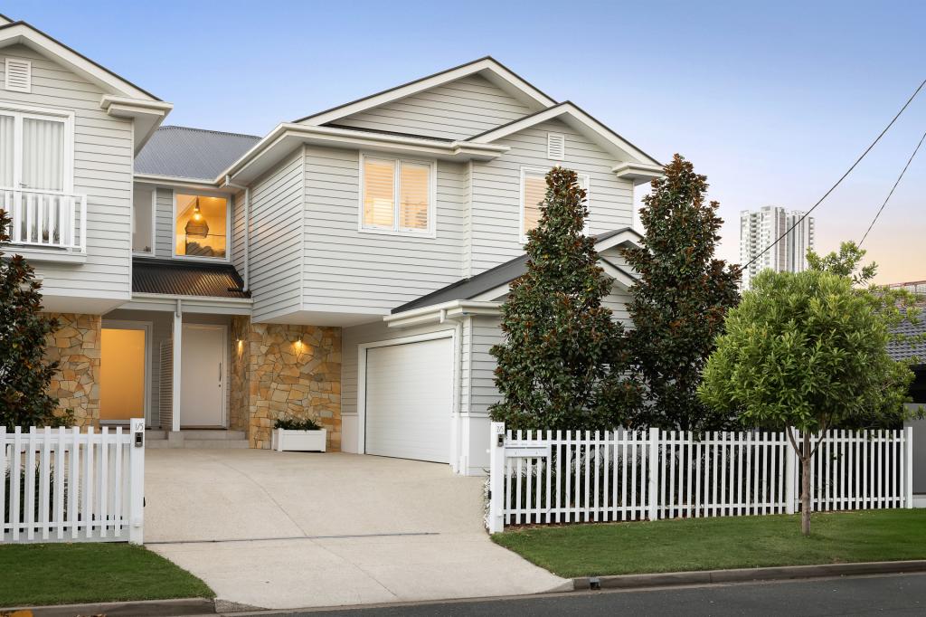 2/5 Merrimac Bvd, Broadbeach Waters, QLD 4218