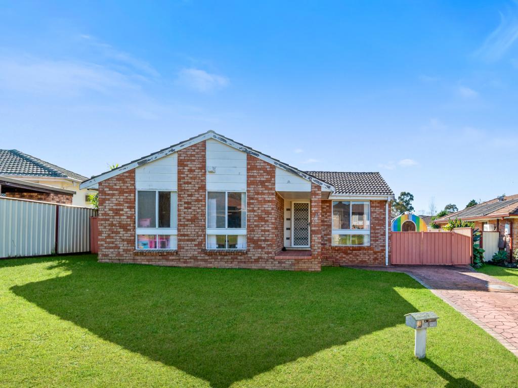 8 Danube Cres, Kearns, NSW 2558