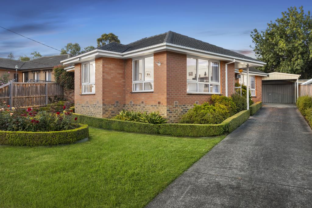 10 Silverton Dr, Ferntree Gully, VIC 3156