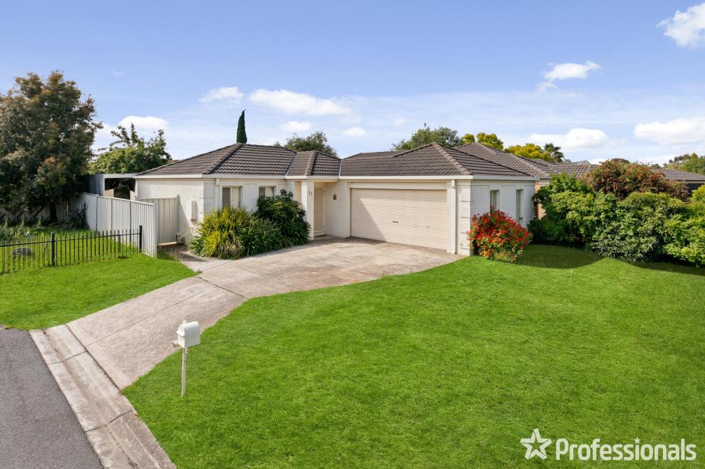 11 Caddick Gdns, Caroline Springs, VIC 3023