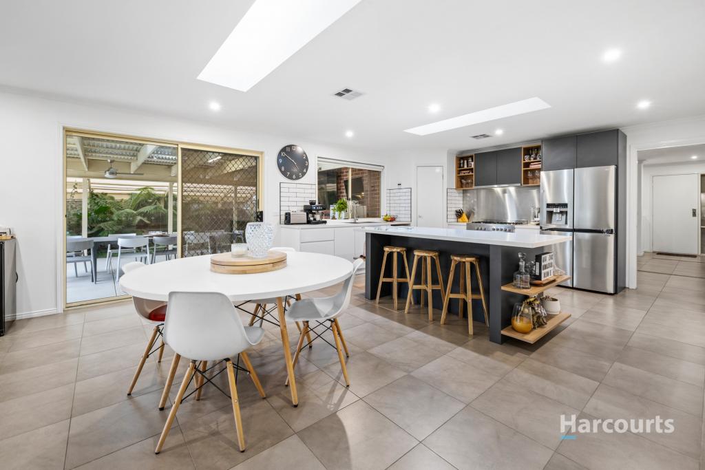 15 Hammersley Pl, Caroline Springs, VIC 3023