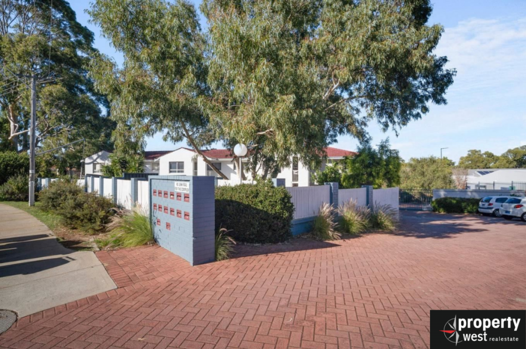 1/26 SALCOTT RD, GIRRAWHEEN, WA 6064